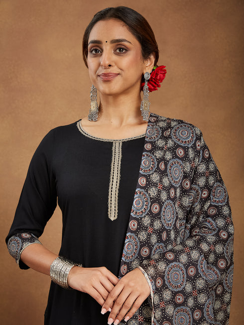Janasya Women's Black Rayon Ajrakh Printed Straight Kurta Set